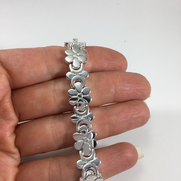 Silver Tone Flower Link Bracelet Foldover Clasp - Picture 3 of 7